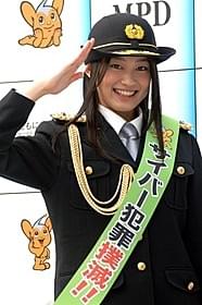 警察礼服姿を披露した吉本実憂