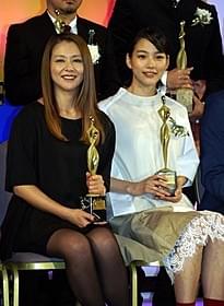 主演女優賞の能年玲奈と助演女優賞の小泉今日子「劇場版 MOZU」