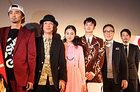 汗だくの岡田将生に客席からは激励の声も「オー!ファーザー」