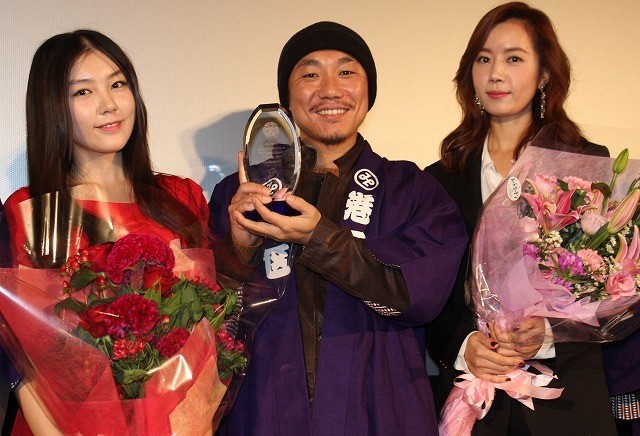 （左から）パク・ソヨン、イ・ジュヒョン監督、キム・ユミ