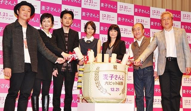 余貴美子、堀北真希＆松田龍平の“兄妹”は「予測不可能で不思議な2人」