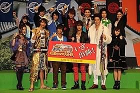 新旧仮面ライダーがバトンタッチ「仮面ライダー×仮面ライダー 鎧武(ガイム)&ウィザード 天下分け目の戦国MOVIE大合戦」