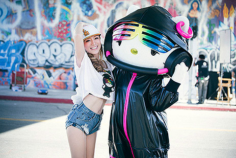 浜崎あゆみ、3年ぶり新曲のミュージックビデオでDJ Hello Kittyと共演