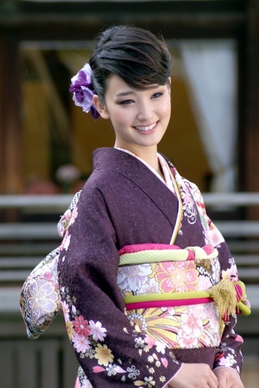 武井咲＆剛力彩芽らオスカー美女9人、晴れ着姿で2014年モード