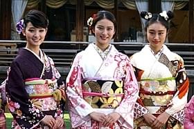 オスカー美女が振袖姿を披露「ガッチャマン」