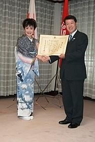 新潟県民栄誉賞を贈られた小林幸子
