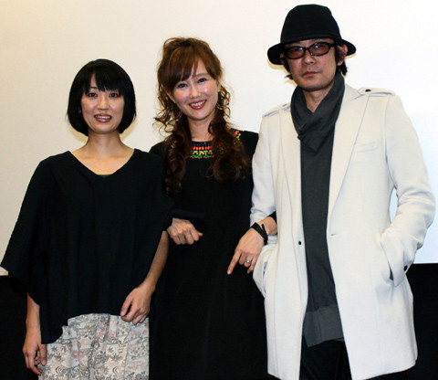 「りんごのうかの少女」初日挨拶に立った （左から）横浜聡子監督、工藤夕貴、永瀬正敏