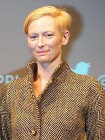 スタイリッシュなバンパイアを演じた ティルダ・スウィントン「ブロークン・フラワーズ」