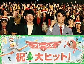 初日挨拶に立った瑛太と井上芳雄「プレーンズ」