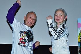 舞台挨拶に出席した篠原有司男、篠原乃り子夫妻「キューティー&ボクサー」