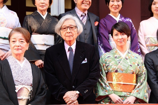 松たか子20年ぶり歌舞伎座に登壇 山田洋次監督と花道を練り歩き