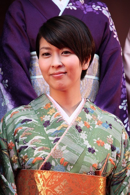 松たか子20年ぶり歌舞伎座に登壇 山田洋次監督と花道を練り歩き