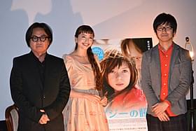 トークショーを行った豊田エリーら「メイジーの瞳」