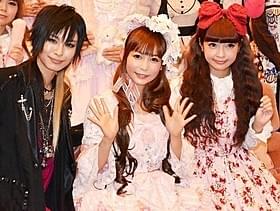 (左から)AKIRA、中川翔子、青木美沙子氏「ヌイグルマーZ」