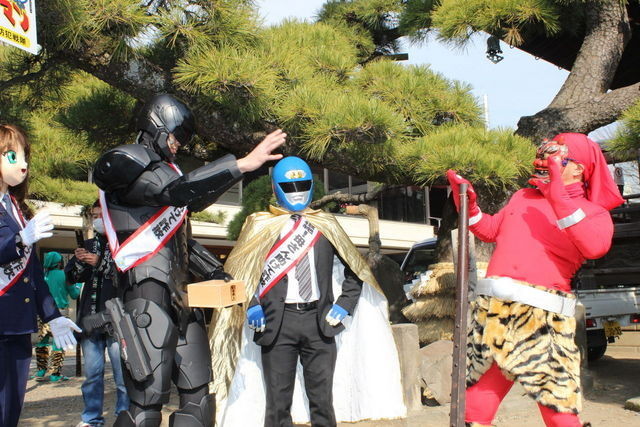 ロボコップが柴又帝釈天で豆まき！「ご協力に感謝する」とご満悦 - 画像1