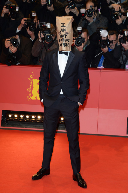 シャイア・ラブーフ、ベルリン映画祭で奇怪な言動 ファンをギョッとさせる