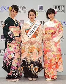 旬の若手女優があでやかな着物姿を披露「魔女の宅急便」