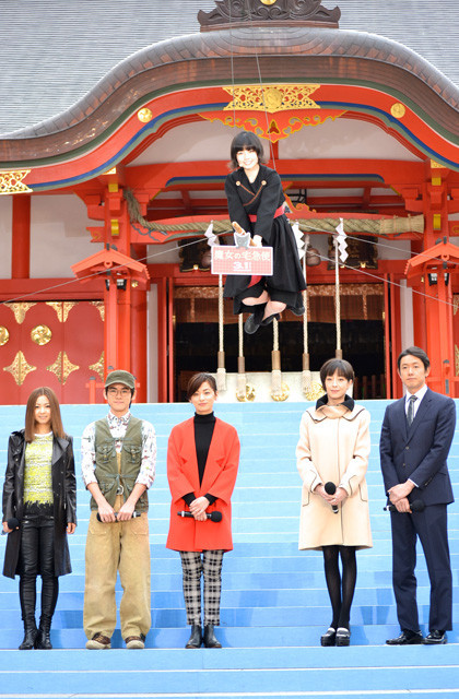 魔女キキ・小芝風花、“空飛ぶ魔法”を披露「やっぱり空は最高！」