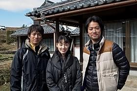 「種まく旅人 国生みの郷 淡路島(仮)」 に出演する栗山千明(中央)と桐谷健太、三浦貴大「GSワンダーランド」
