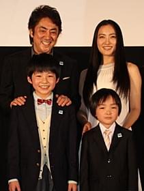 初日挨拶に出席した市村正親、仲間由紀恵、 子役の横山幸汰くんと谷合純矢くん「ジョバンニの島」