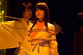 前代未聞の緊縛「秘儀三人吊り」も垣間見える「花と蛇 ZERO」