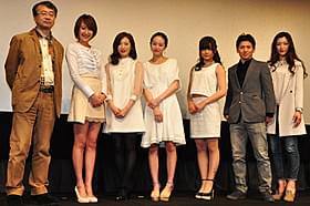 和気あいあいとした舞台挨拶を繰り広げた 金子修介監督、花井瑠美、武田梨奈ら「少女は異世界で戦った」