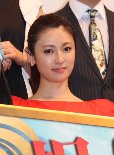 「偉大なる、しゅららぼん」初日 挨拶に登壇した女優の深田恭子