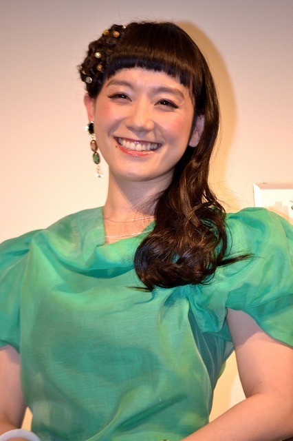 篠原ともえ、海外ドラマ声優デビューで「声優界にもシノラー旋風を！」