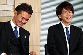 笑顔で会見に臨んだ佐藤健と渡部篤郎