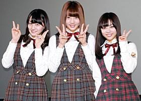 舞台挨拶に立った(左から)「乃木坂 46」の中田花奈、能條愛未、伊藤寧々「死の実況中継 劇場版」