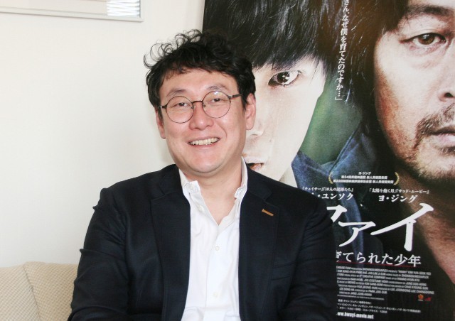チャン・ジュナン監督、キム・ユンソク＆ヨ・ジング共演サスペンスで挑んだ不条理