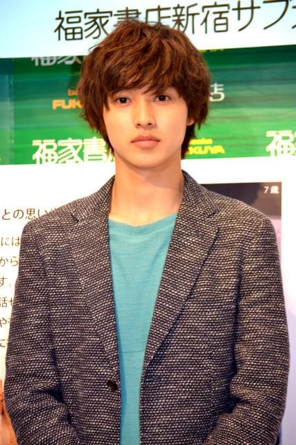 山崎賢人、学生服は卒業？ 結婚は「30歳までにできたら」