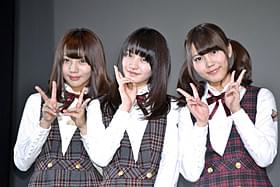 舞台挨拶に立った「乃木坂46」の 中田花奈と能條愛未、川後陽菜「デスブログ 劇場版」