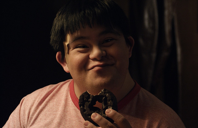 「チョコレートドーナツ」少年役のアイザック・レイバ、来日決定に大喜びの秘蔵映像を入手！