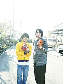 池松壮亮(左)と早見和真(右)の 撮影現場でのひとコマ「ぼくたちの家族」