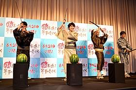 スイカ割りを楽しんだキャスト陣「超高速!参勤交代」