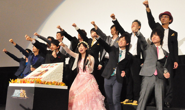 「ももクロ」佐々木彩夏、18歳の誕生日に18万円ケーキ！