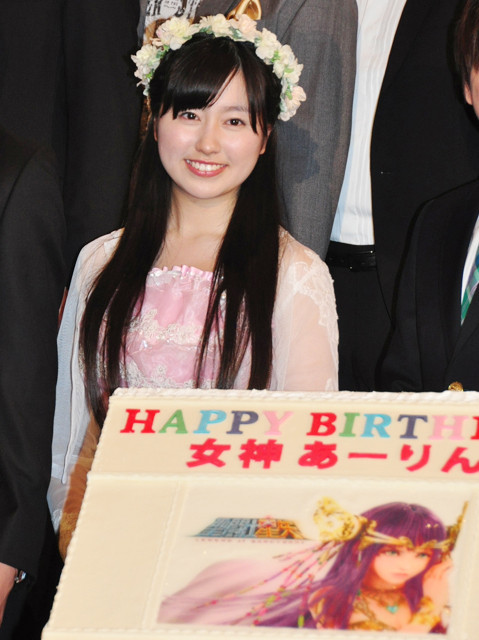 ももクロ 佐々木彩夏 18歳の誕生日に18万円ケーキ 映画ニュース 映画 Com