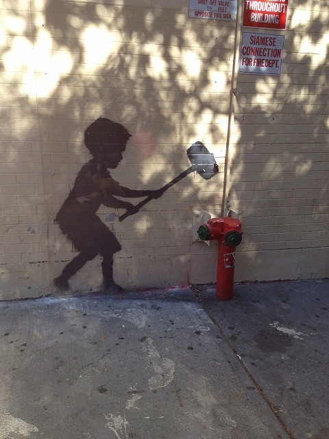 ニューヨークの路上に描かれたバンクシーの「作品」