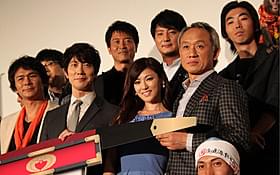 「超高速!参勤交代」初日挨拶に立った 佐々木蔵之介、深田恭子、伊原剛志ら「超高速!参勤交代」