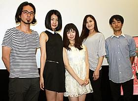 舞台挨拶に立った市橋直歩、石川優実ら「女の穴」