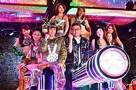 ロボットレストランで収録を行った園監督ら「TOKYO TRIBE」