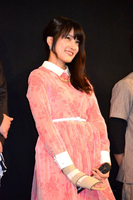AKB48・入山杏奈、ギプス姿でも笑顔「この夏最高のホラー作品になった」