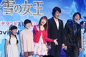 ファンとともに熱唱した神田沙也加(中央)「アナと雪の女王」