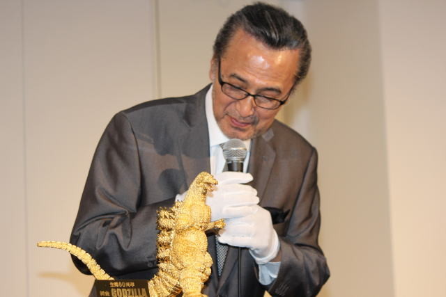 宝田明、純金ゴジラと対面！渋谷で生誕60周年記念した「G博」開幕 - 画像1