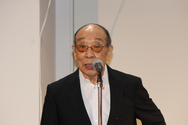 宝田明、純金ゴジラと対面！渋谷で生誕60周年記念した「G博」開幕