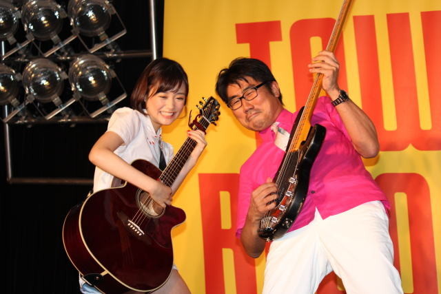 大原櫻子「カノ嘘」劇中歌を生披露！ベースを弾くのは佐藤健？