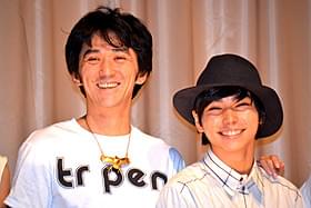 父・村上淳と共演した村上虹郎(右)「2つ目の窓」