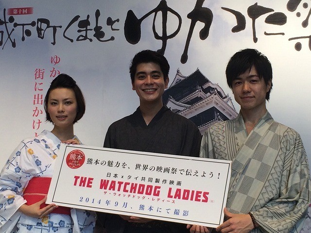 左から、主演の伊澤恵美子、チャーノン・リクンスラガーン、 稲葉雄介監督