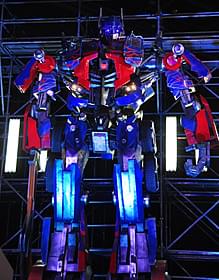 親善大使・武井壮も大興奮!「トランスフォーマー」